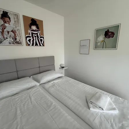 Apartma Tara 2 *