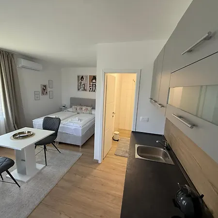 Apartma Tara 2 *